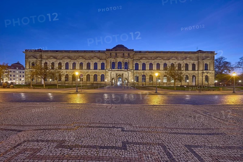 Semper Gallery, architectural style Neo-Renaissance, architect Gottfried Semper, long gallery, art gallery, Theatre Square, Dresden, state capital, independent city, Saxony, Germany, Europe