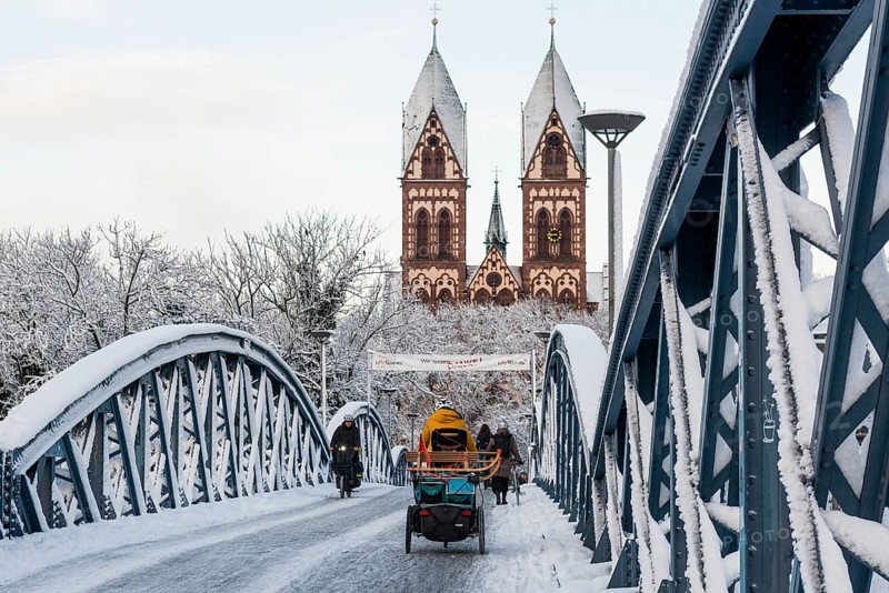 Bridge with snow and ice and cyclists, Blue Bridge and Stühlinger Church, Freiburg im Breisgau, Black Forest, Baden-Württemberg, Germany, Europe