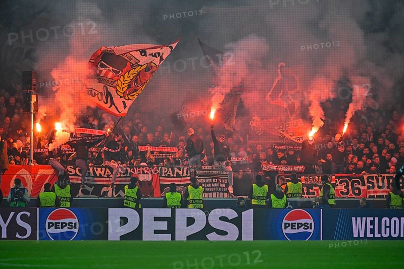 Bengalos, pyrotechnics, pyro, fireworks, Cannstatter Kurve, fan block, atmospheric, threatening, logo, PEPSI, Champions League, MHPArena, MHP Arena Stuttgart, Baden-Württemberg, Germany, Europe