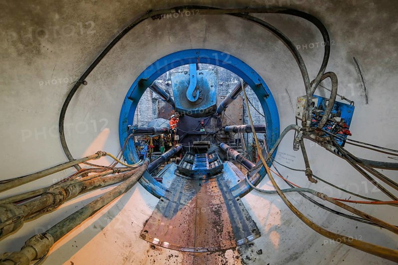 Emscher conversion theme photo, the Emscher system will be wastewater-free in 2021 - new construction of a sewer on the Boye, the second largest tributary of the Emscher, the excavated soil is lifted out of the shaft in a lorry during tunnelling, the Boye is renaturalised and transformed into a near-natural body of water, was previously an open, above-ground wastewater channel, mixed water channel with surface water and wastewater, the ecological conversion of the Emscher system consists of the construction of a central wastewater treatment system in the Ruhr area, the construction of sewers and the renaturalisation of the Emscher and its tributaries, archive photo from 13.11.2014, Bottrop, Ruhr area, North Rhine-Westphalia, Germany, Europe