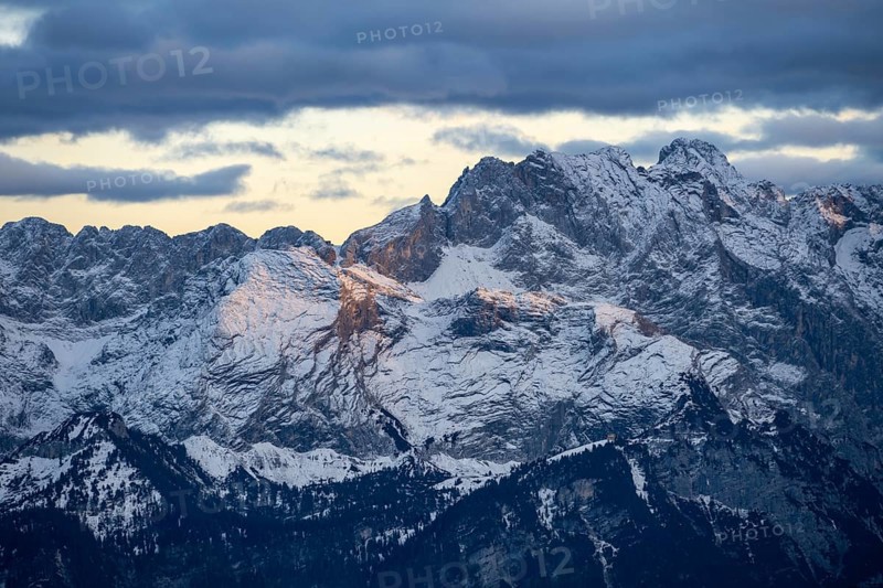 Wetterstein ridge with Partenkirchner Dreitorspitze, Meillerhütte and Schachenhaus, mountain peak with snow in autumn, Wetterstein mountains at sunset, view from Kramerspitz, Bavarian Prealps, Bavaria, Germany, Europe