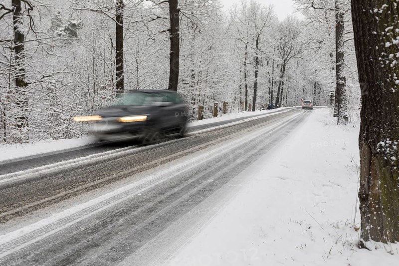 Winter road conditions with snow and icy conditions, here in Spitzgrund near Coswig, where there were several accidents in the morning, Saxony, Germany, Europe