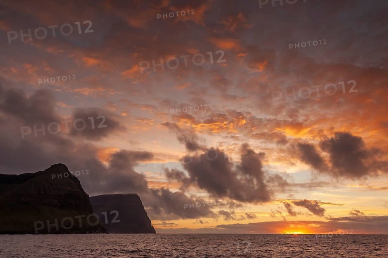 View from Vidareidi, Vidoy Island, Viðareiði, Viðoy Island to Borðoy and Kunoy, sunset, Faroe Islands, Denmark, Europe