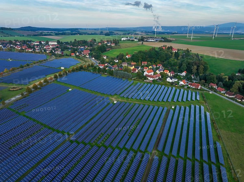 Zittau, Saxony, Germany, Oberseifersdorf solar field, solar park in Oberseifersdorf, in the municipality of Mittelherwigsdorf, behind wind turbines and the Turów lignite-fired power plant in Poland, Europe