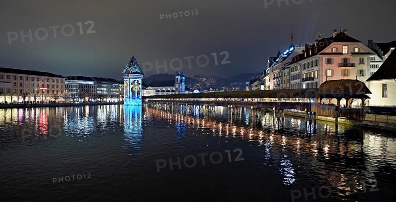 Wassertum with light installation, Chapel Bridge on the right, Jesuit Church on the Reuss at dusk behind, Old Town, Lilu, Light Festival 2025, Lucerne, Canton of Lucerne, Switzerland, Europe