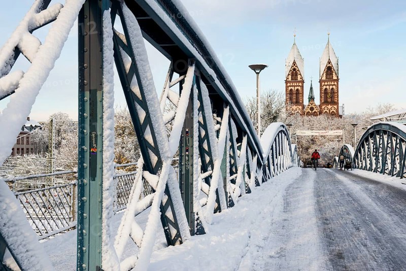 Bridge with snow and ice and cyclists, Blue Bridge and Stühlinger Church, Freiburg im Breisgau, Black Forest, Baden-Württemberg, Germany, Europe