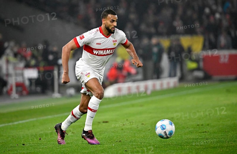 Josha Vagnoman VfB Stuttgart (04) Action on the ball MHPArena, MHP Arena Stuttgart, Baden-Württemberg, Germany, Europe