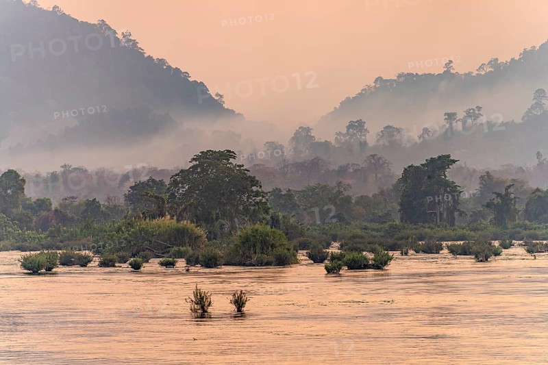 Sunset on the Mekong between Don Det and Don Khon, Si Phan Don, Champasak Province, Laos, Asia