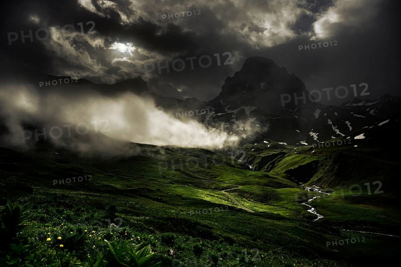 Peaks in the morning light and alpine landscape with dramatic clouds, Lech, Lechquellengebirge, Vorarlberg, Austria, Europe