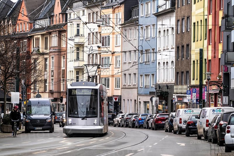 Older residential buildings, rental flat, in the city centre, Düsseldorf Flingern-Nord, Birkenstraße, tram line 709, North Rhine-Westphalia, Germany, Europe