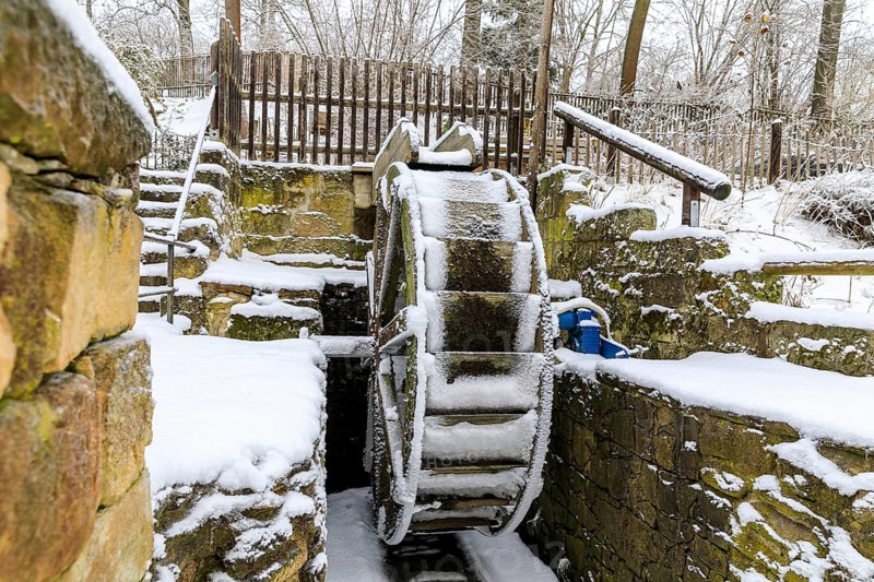 Small overshot waterwheel in the snow, Zschonermühle, Ockerwitz, Dresden, Saxony, Germany, Europe