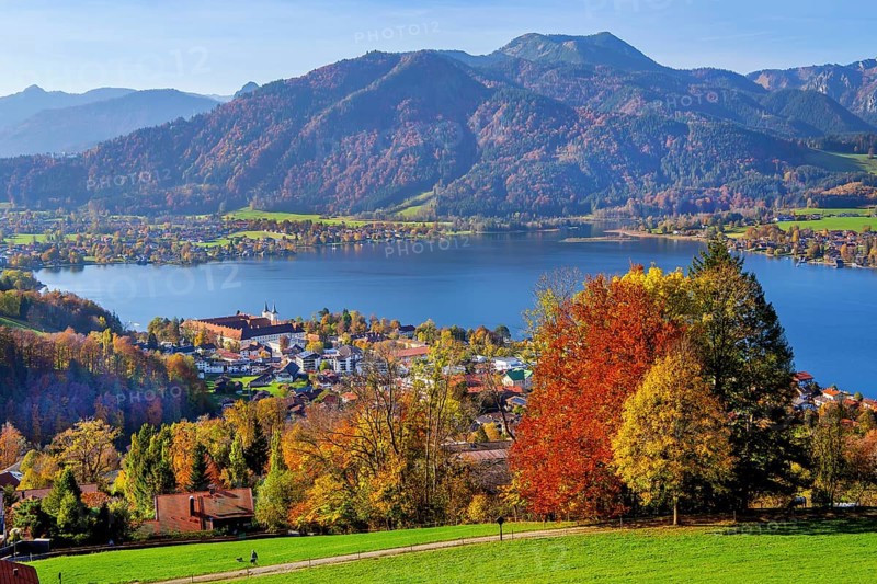Panorama of the village and lake with the monastery castle in autumn, Tegernsee, Tegernsee, Tegernsee valley, Mangfall mountains, Bavarian Alps, Upper Bavaria, Bavaria, Germany, Europe