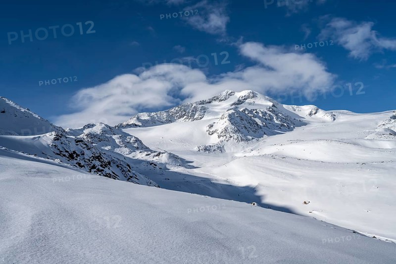 Snow-covered mountain landscape, mountain peak Monte Cevedale and glacier Zufallferner, Ortler Alps, Vinschgau Valley, Italy, Europe