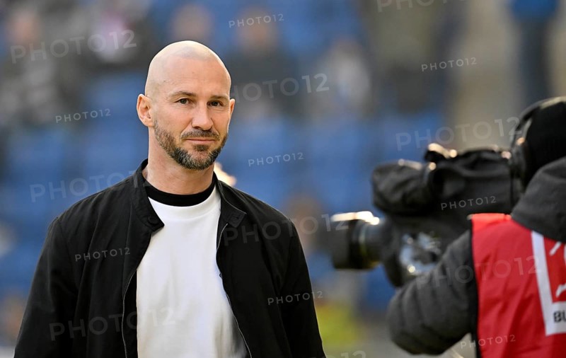 Coach Christian Ilzer TSG 1899 Hoffenheim Portrait TV camera PreZero Arena, Sinsheim, Baden-Württemberg, Germany, Europe