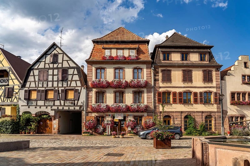 Half-timbered houses on the Place du docteur Pierre Walter in Bergheim, Alsace, France, Europe