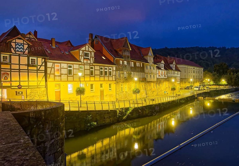 Wanfrieder Schlagd with half-timbered houses on the edge of the old town of Hannoversch Münden in the evening, in front of it a branch of the Werra. Hann. Münden, Lower Saxony, Germany, Europe