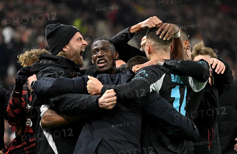 Unrestrained goal celebration in stoppage time, coach Xabi Alonso Bayer 04 Leverkusen Patrik Schick Bayer 04 Leverkusen (14) Jonathan Tah Bayer 04 Leverkusen (04) Nordi Mukiele Bayer 04 Leverkusen (23) MHPArena, MHP Arena Stuttgart, Baden-Württemberg, Germany, Europe