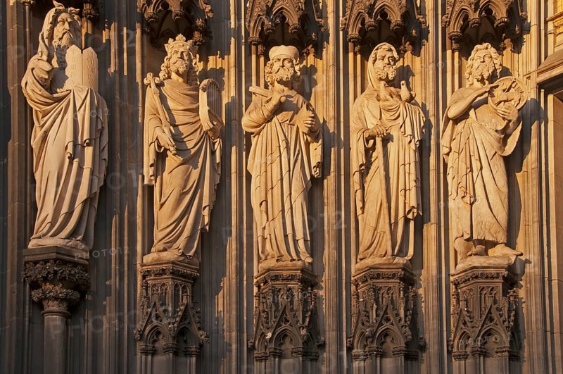 Statues, figures of saints, main portal of the west façade, Cologne Cathedral, Cologne, North Rhine-Westphalia, Germany, Europe