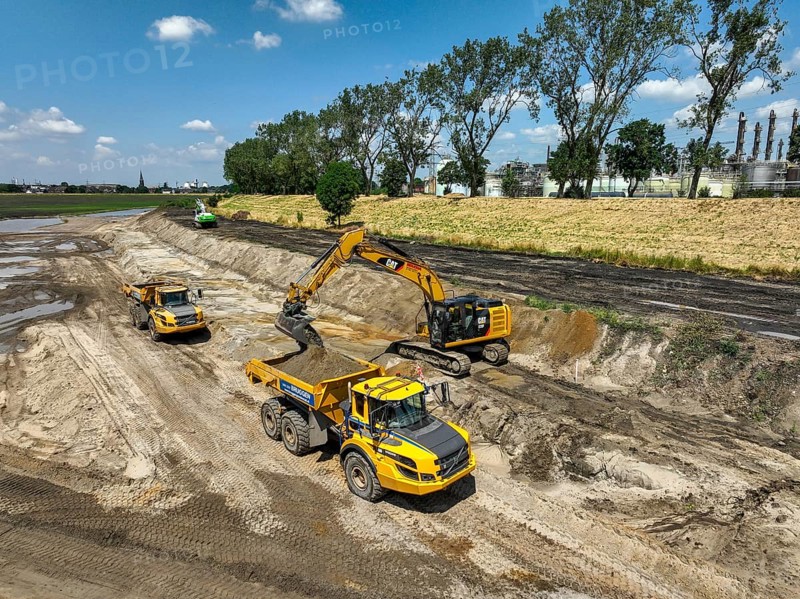 Oberhausen, North Rhine-Westphalia, Germany, renaturalisation of the Emscher in the Holtener Bruch. The Emscher, which is currently straightened, is given curves again and can meander through its new floodplain. The ecological reorganisation of the Emscher system consists of the construction of a central wastewater treatment system in the Ruhr area, the construction of sewers and the renaturation of the Emscher and its tributaries. Following the construction of a parallel sewer, the Emscher has been completely free of sewage since January 2022. The river was previously an open, above-ground combined sewer with rainwater and wastewater, Europe