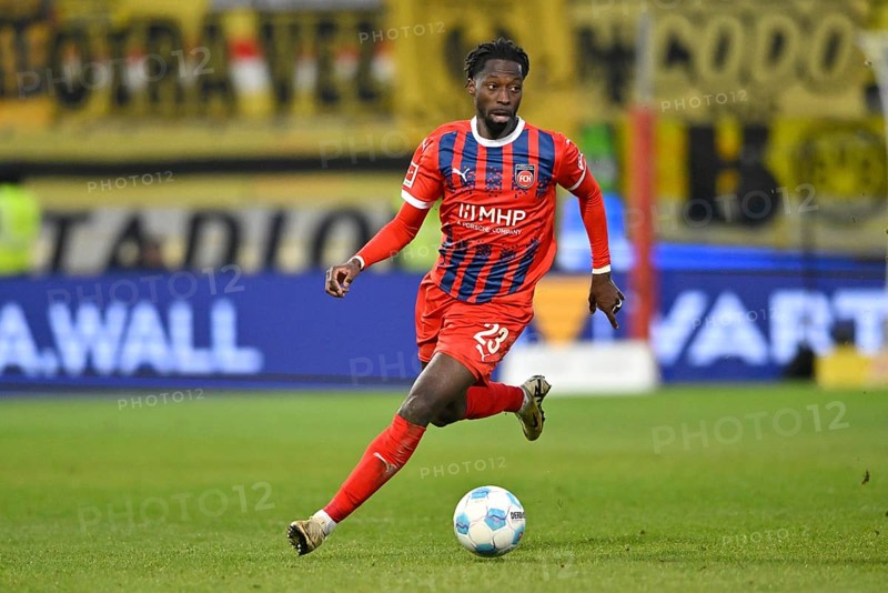 Omar Haktap Traore 1. FC Heidenheim 1846 FCH (23) Action on the ball Voith-Arena, Heidenheim, Baden-Württemberg, Germany, Europe