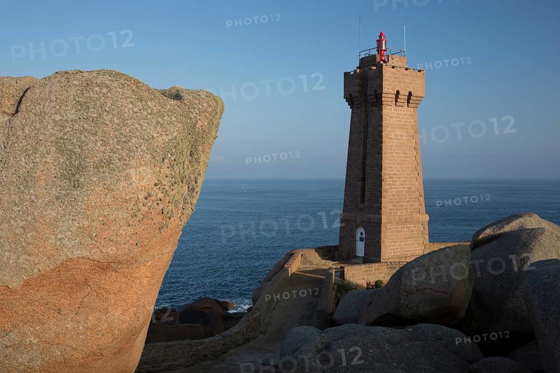 Lighthouse Mean Ruz at Ploumanac'h, Côtes d'Armor in the first morning light