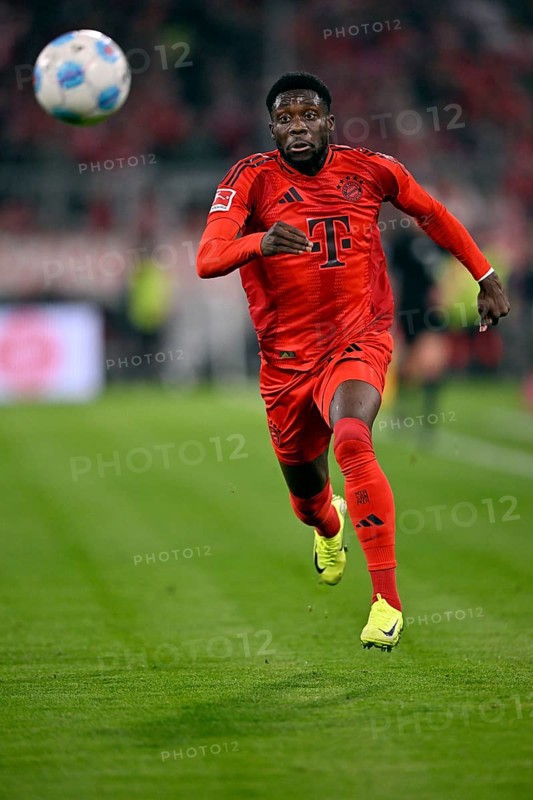 Alphonso Davies Bayern FC Munich FCB (19) Action on the ball Allianz Arena, Munich, Bavaria, Germany, Europe