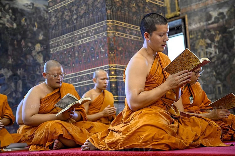 Buddhist monks at prayer, Wat Pho, Temple of the Reclining Buddha, Bangkok, Thailand, Asia
