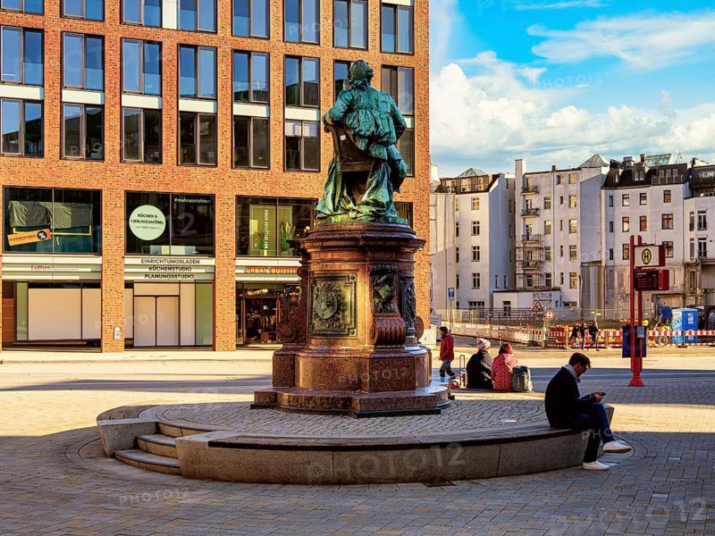Lessing Monument, Gänsemarkt, Hamburg, Germany, Europe