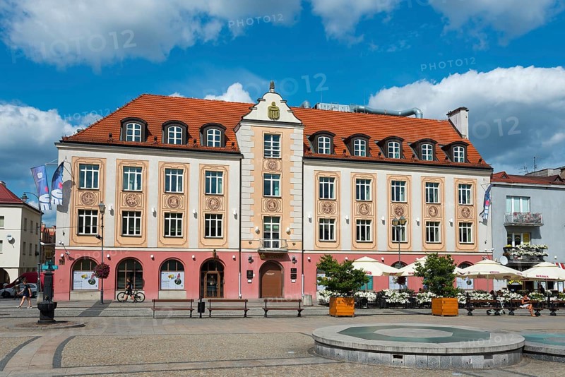Colourful historical building on a sunny day with benches and bicycles in the foreground, bank building, Kosciuszko market square, Bialystok, Bialystock, Bjelostock, Podlaskie, Poland, Europe