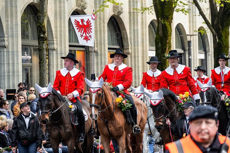 Zunft zur Zimmerleuten, parade of historically costumed guild members, Sechseläuten or Sächsilüüte, Zurich Spring Festival, Zurich, Switzerland, Europe