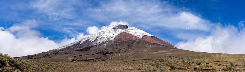 Cotopaxi seen from the high plain, Cotopaxi, Cotopaxi National Park, Latacunga, Ecuador, South America
