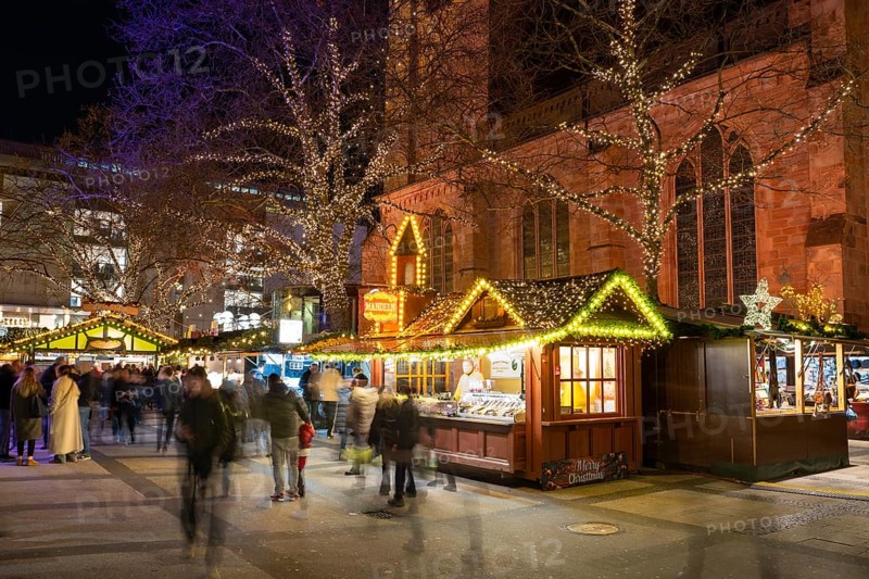 Christmas market at St. Reinoldi Church, Dortmund, Ruhr area, North Rhine-Westphalia, Germany, Europe