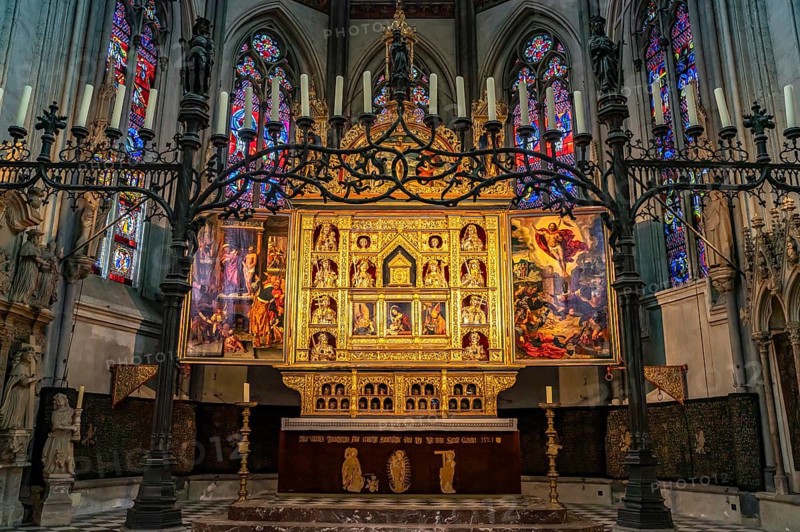 High altar in the interior of the Catholic Church of St Viktor in Xanten, Lower Rhine, North Rhine-Westphalia, Germany, Europe