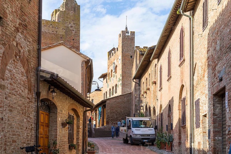 Via Rivellino and Palazzo Pretorio in the historic centre of Certaldo, Tuscany, Italy, Europe