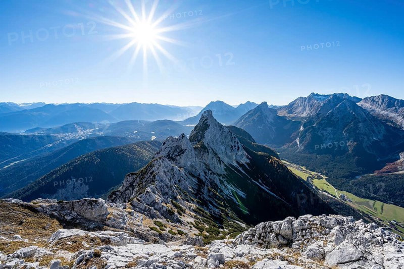 View at the summit of the Große Arnspitze, mountain panorama with Leutasch valley and Arnplattenspitze, sun star, autumnal mountain landscape, near Scharnitz, Bavaria, Germany, Europe