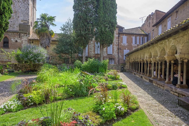 Inner courtyard with cloister of Saint Salvy, Albi, Département Tarn, France, Europe