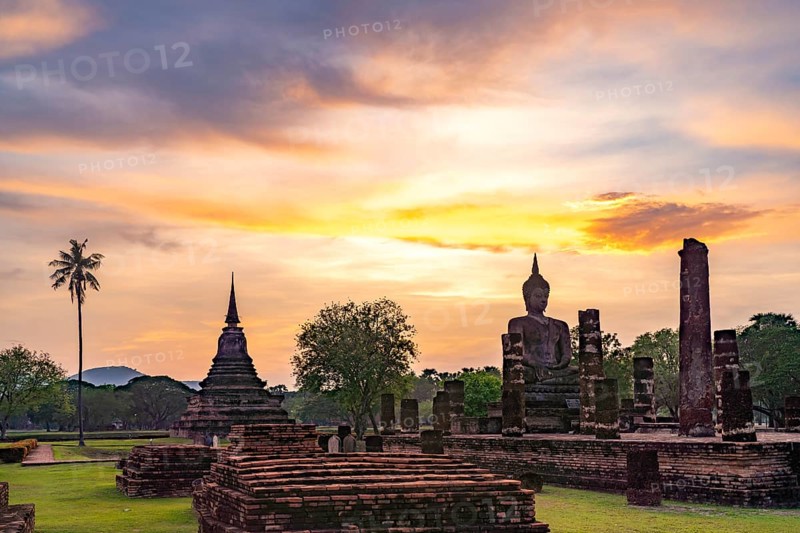 The central Buddhist temple Wat Mahathat at sunset, UNESCO World Heritage Sukhothai Historical Park, Thailand, Asia