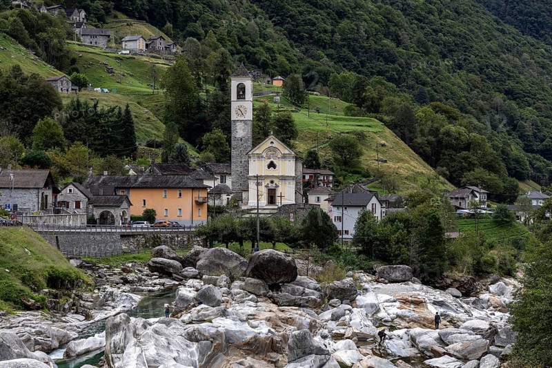 People on rocks on the Verzasca, behind Lavertezzo, Verzasca Valley, Valle Verzasca, Canton Ticino, Switzerland, Europe