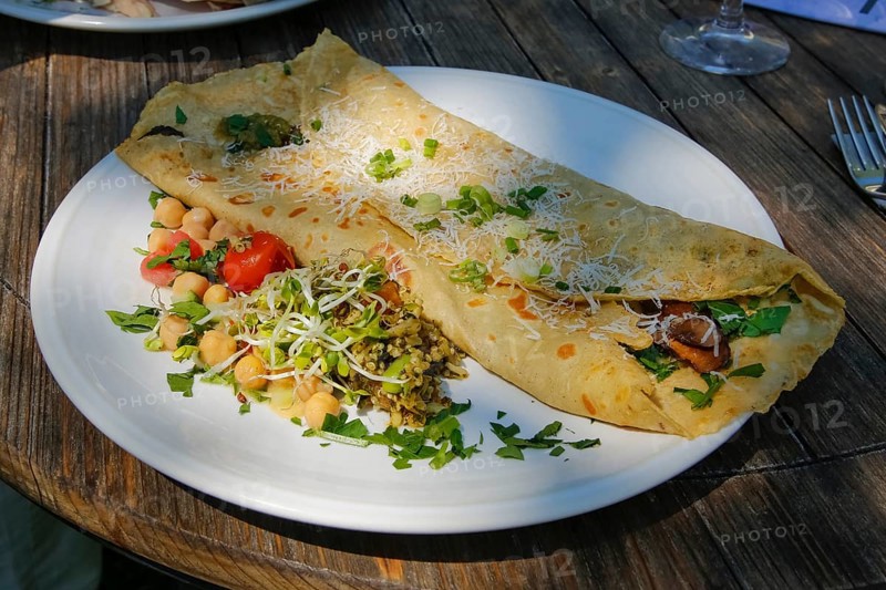 Swabian cuisine, stuffed pancake, vegetarian, mushrooms, cheese, vegetables, chickpeas, sprouts, pancakes arranged on plates, grandmother's cooking, regional, home cooking, typical Swabian, traditional cuisine, food photography, Germany, Europe