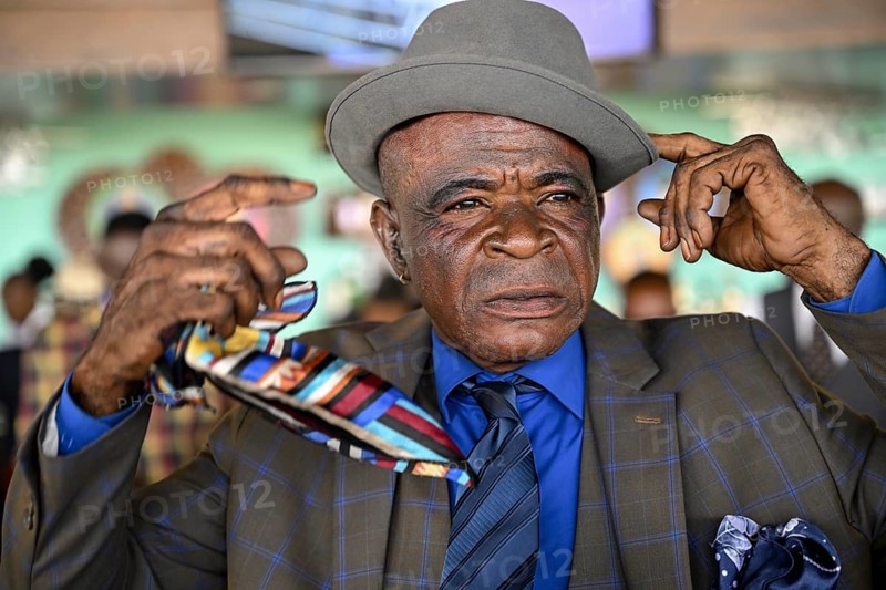 Sapeur, member of the Société des Ambianceurs et des Personnes élégantes (SAPE), society of entertainers and stylish people, Brazzaville, Republic of Congo