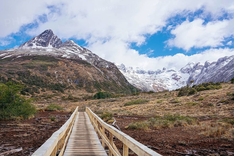 Wooden path to Laguna Esmeralda, Laguna Esmeralda, Provinz Tierra del Fuego, Argentina, South America