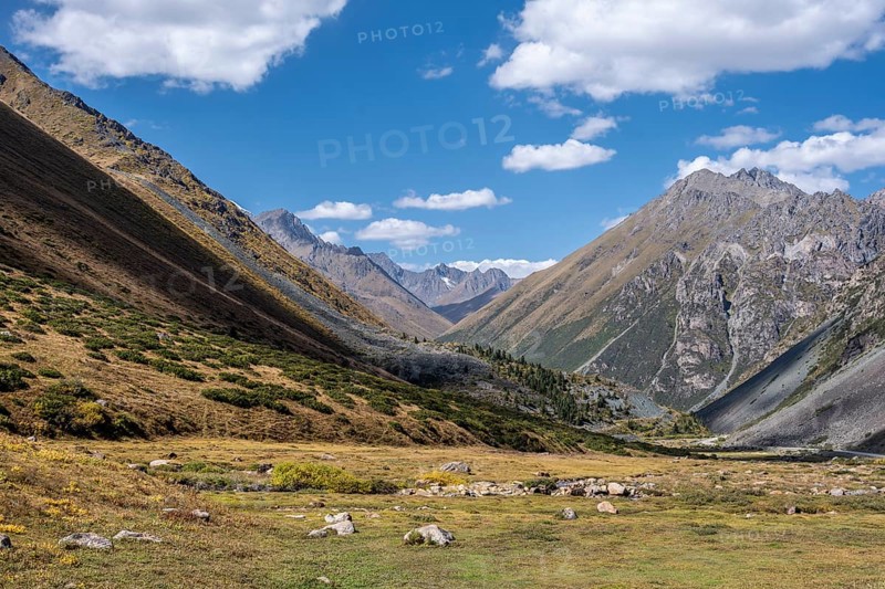 Picturesque mountain valley, mountain landscape with white mountain peaks, Tian Shan Mountains, Issyk-Kul, Kyrgyzstan, Asia