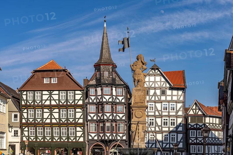 Half-timbered houses, St Michael's merchants' guild house and Rolandsbrunnen fountain on the market square in Fritzlar, Schwalm-Eder district, Hesse, Germany, Europe
