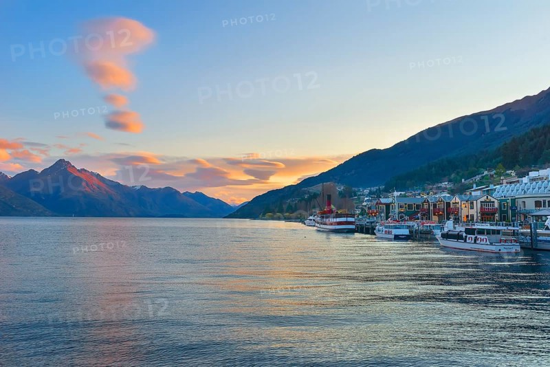 View of Queenstown and lake Wakatipu, Queenstown, South Island, New Zealand, Oceania