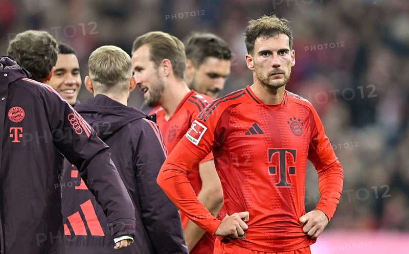 Leon Goretzka FC Bayern München FCB (08) disappointed while Harry Kane FC Bayern München FCB (09) Konrad Laimer FC Bayern München FCB (27) Jamal Musiala FC Bayern München FCB (42) celebrating, Allianz Arena, Munich, Bavaria, Germany, Europe