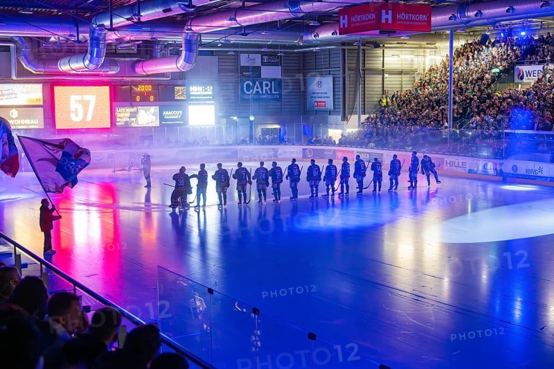 Ice hockey game with teams on the ice and fans watching in a brightly lit stadium, Heilbronner Falken Vs Bietigheimer Steelers, Heilbronn, Germany, Europe