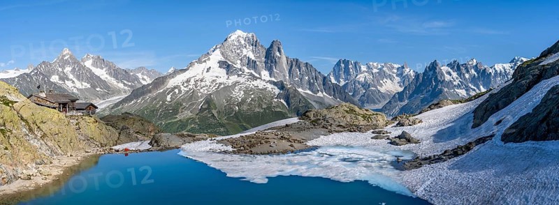 Mountain landscape with mountain lake Lac Blanc, mountain peaks, Aiguille Verte, Grandes Jorasses, Aiguille du Moine, Mont Blanc, Mont Blanc massif, Aiguilles Rouges, Chamonix-Mont-Blanc, Haute-Savoie, France, Europe
