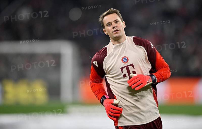 Goalkeeper Manuel Neuer FC Bayern Munich FCB (01) Warm-up training Champions League, Allianz Arena, Munich, Bavaria, Germany, Europe
