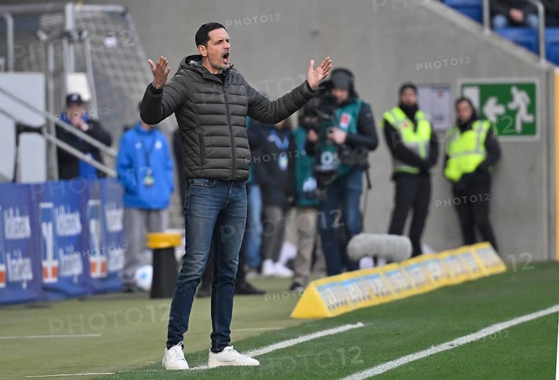 Coach Dino Toppmöller Eintracht Frankfurt SGE on the sidelines Gesture Gesture PreZero Arena, Sinsheim, Baden-Württemberg, Germany, Europe
