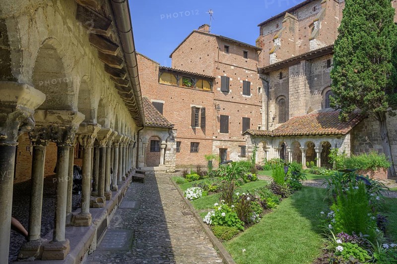 Inner courtyard with cloister of Saint Salvy, Albi, Département Tarn, France, Europe